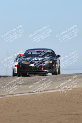 media/Oct-26-2025-CalClub SCCA (Sun) [[8ce1e69566]]/Group 2/Grapevine/